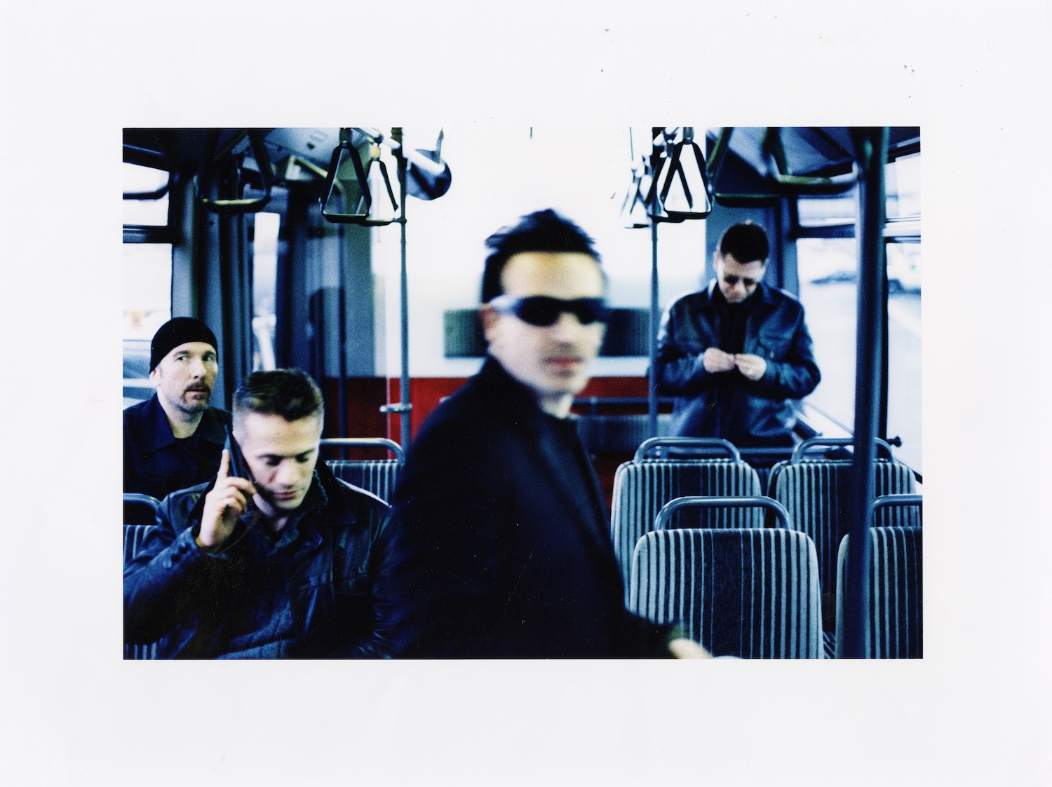U2 オール ザット ユー キャント リーヴ ビハインド 周年記念リマスター盤が10月30日に発売 初cd化音源3曲 未発表リミックス4曲 初音源化のライブも収録 Music Guide ミュージックガイド