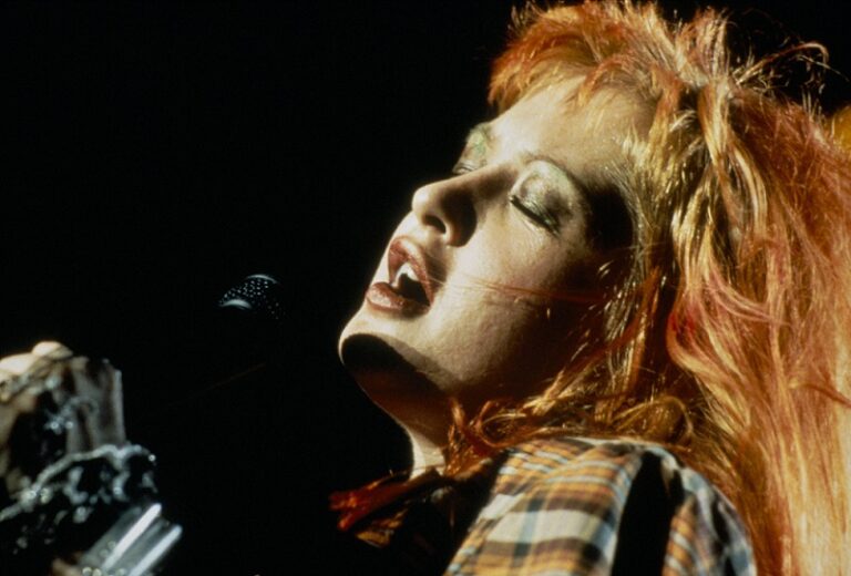 シンディ・ローパー、アルバム『トゥルー・カラーズ』が、新規ボーナス・トラック 2曲を追加したデジタル・エクスパンデッド・エディションで配信