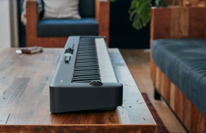 カシオ×島村楽器のコラボによる卓上タイプの電子ピアノが 11月12日