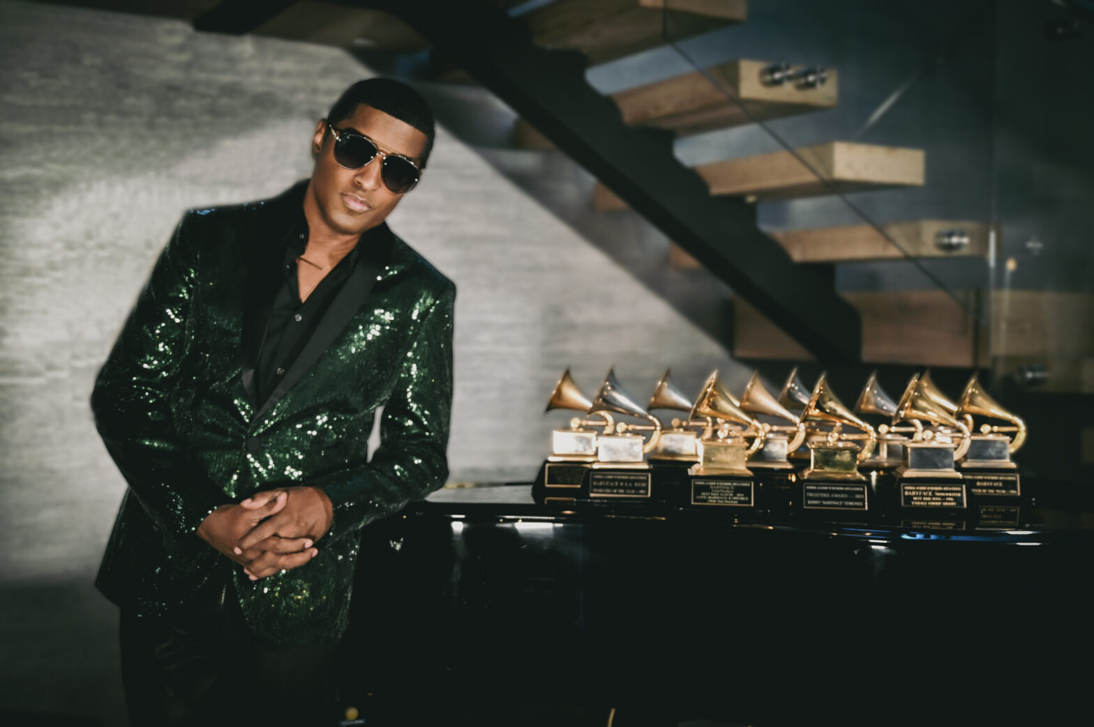 ベイビーフェイス、新曲が YouTube で公開中！ エラ・メイとの共演シングル「Keeps On Fallin」が 6月17日 配信リリース